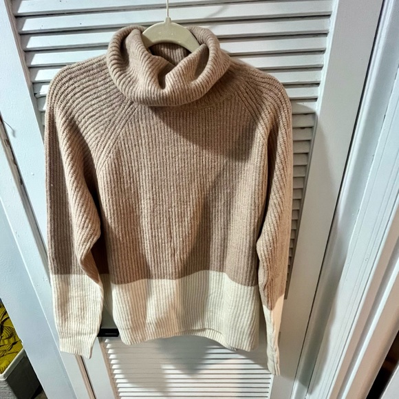 Vici Stephenson Colorblock Taupe Turtleneck Sweater Size XL NWT - Picture 4 of 9